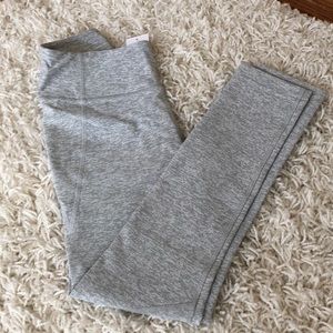 NWT outdoor voices warm up 3/4 legging XS, Dove